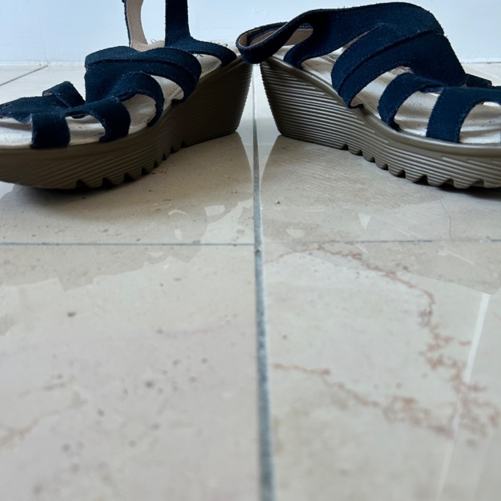 Sketchers Women's Size 9 Navy Sling Back Wedge Suede Peep Toe Memory Foam Sandle - Picture 7 of 11